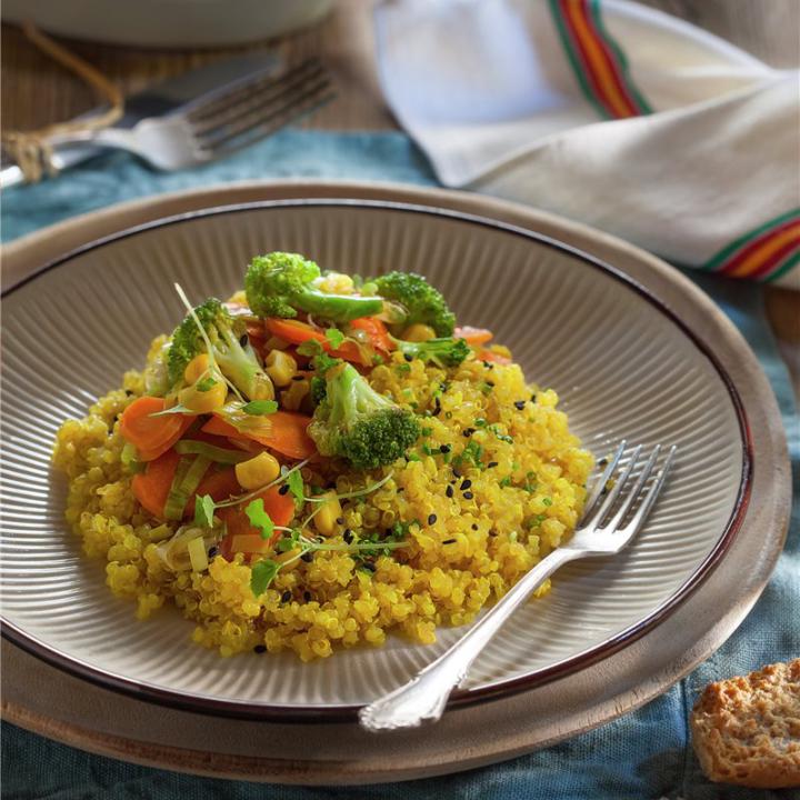🥗 Receta de hoy: Quinoa con verduras salteadas y toque de limón