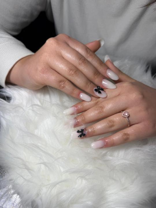 Bianco latte con fiocchetto 💅