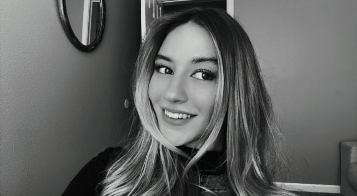 𝕊𝕠𝕡𝕙𝕚𝕖 𝔹𝕖𝕝𝕝