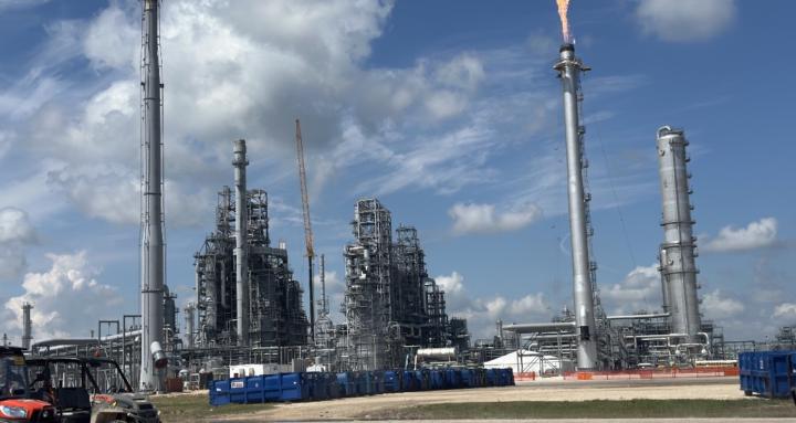 Refinery Workers Unite