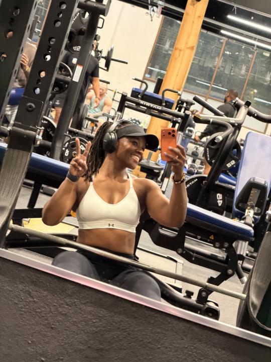 Y’all… I’m in here fighting for my life on lower body day 😂😮‍💨