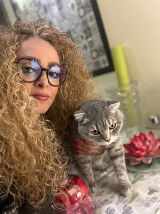 Behnoush Mo