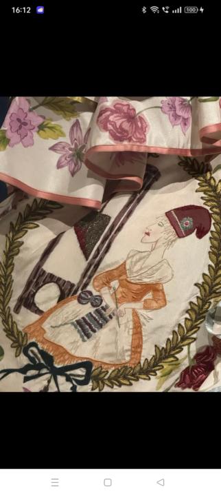 Vivent les tricoteuses! (knitters)