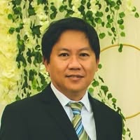 Lowel Domocmat