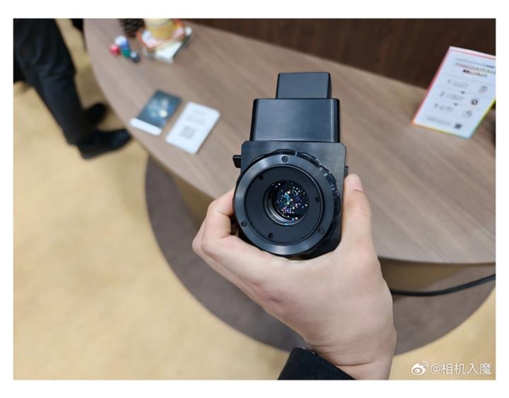 Canon Analog 概念機亮相，腰平取景重塑傳統攝影儀式感！