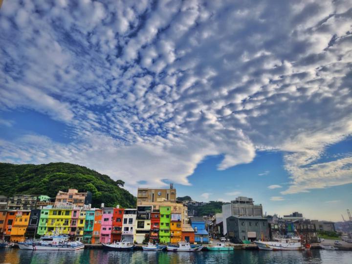 [72HR速寫挑戰] 雲湧正濱  (關鍵字：建築; 7/5 22:40止)
