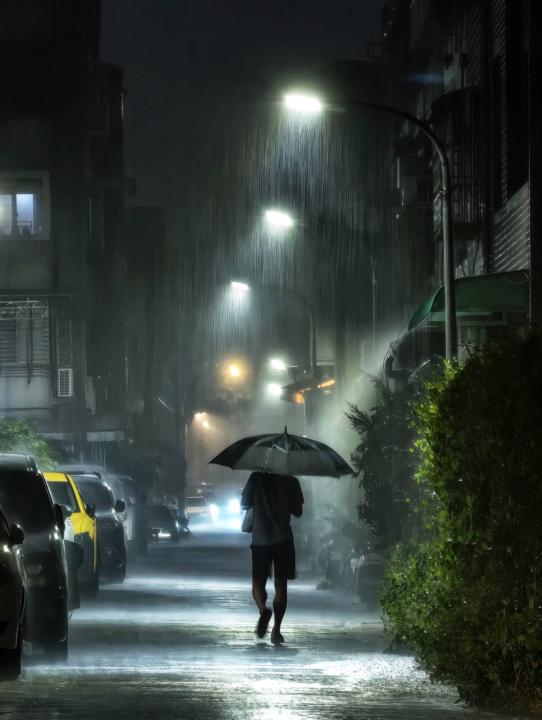 [72HR速寫挑戰] 雨中獨行 (關鍵字：雨天)