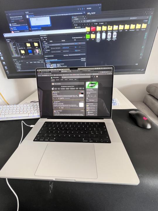 JUST BOUGHT MY MACBOOK