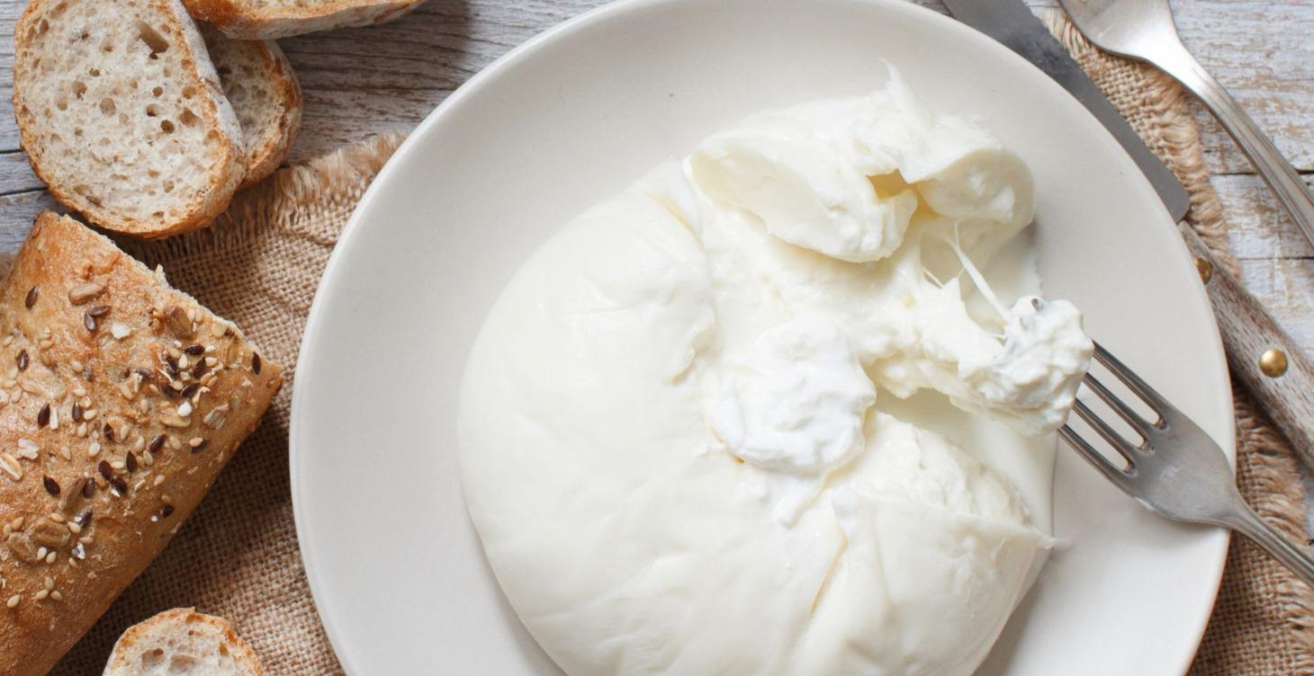 Mozzarella. Burrata.Strachitella.Ricota