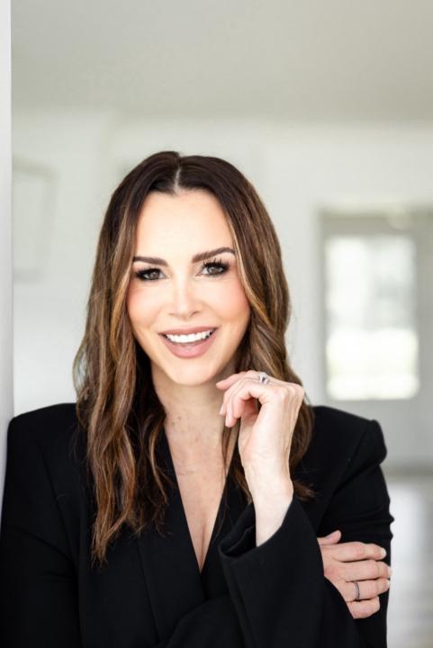 Elana Van Deventer