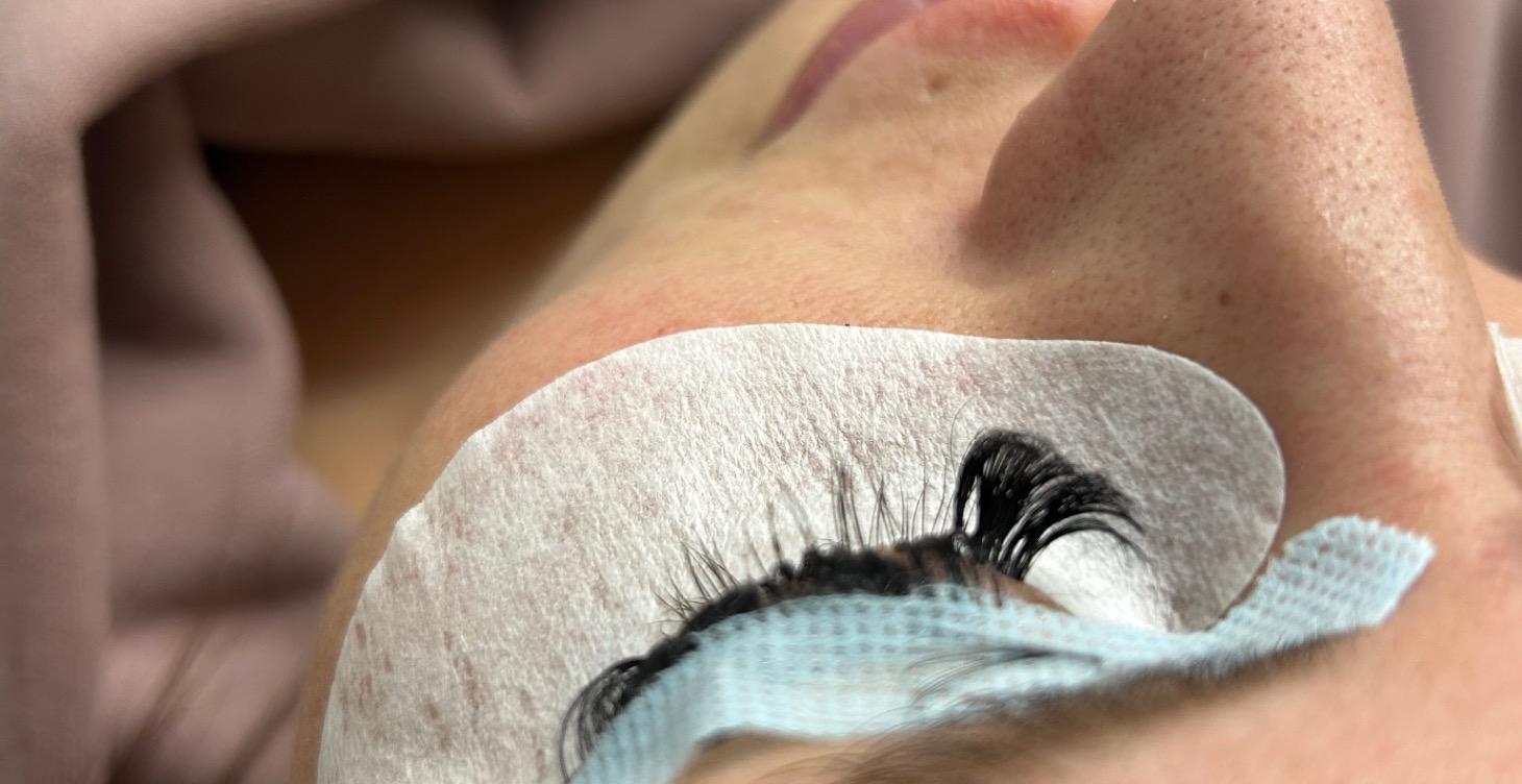 Eyelash extension course