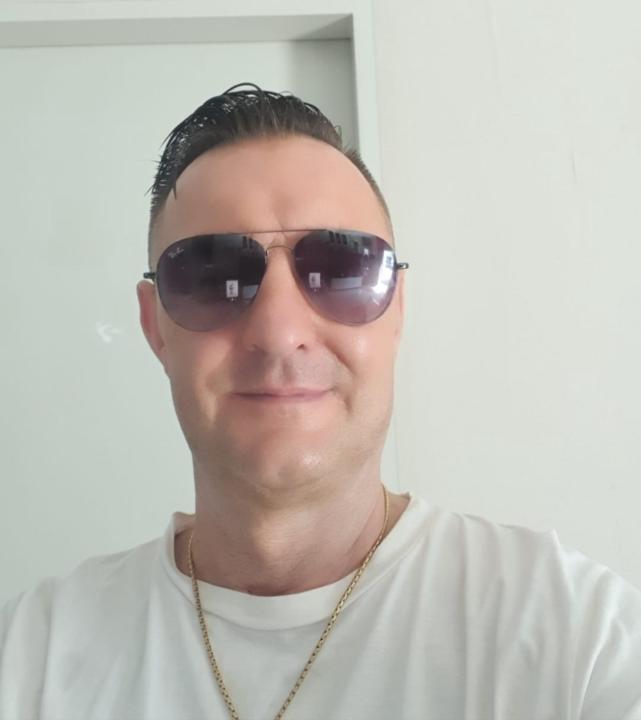 Gary James