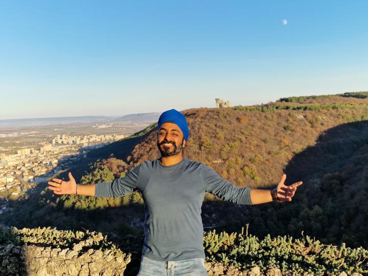 See you tomorrow in London - We are friends who haven't met yet