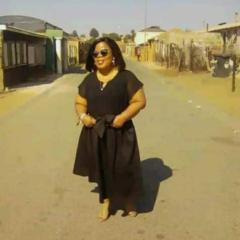 Nombuyiselo Leeuw