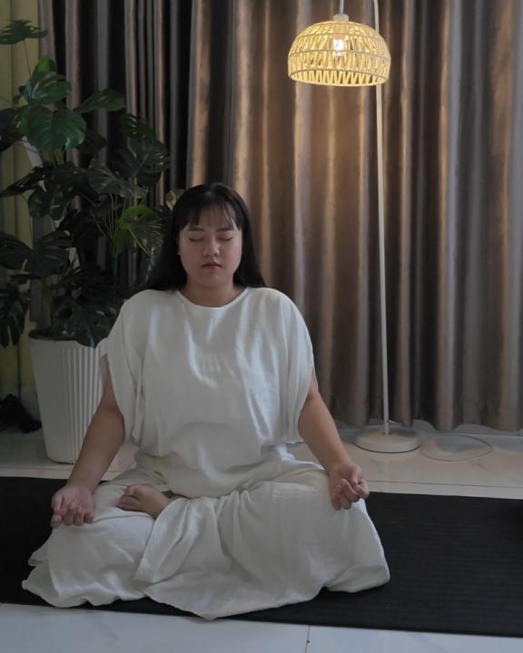Sợ đăng bài không phải vì bạn thiếu kỹ năng viết, mà vì tâm trí bạn đang quá ồn ào những tiếng phán xét.