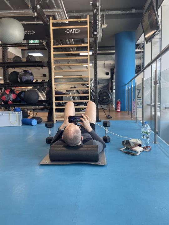 Getting comfy at the gym 🙃