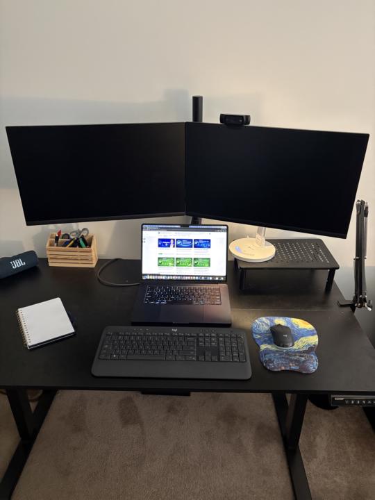 Welcome! Introduce yourself + share a pic of your workspace 🎉