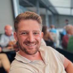 Lukas L.