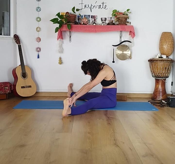 Upaviṣṭha Koṇāsana: Domina el movimiento de la pelvis