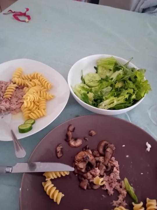 Hoje até pequena me acompanha. 