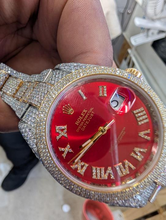 Rolex with diamonds all around, thank you 50 members