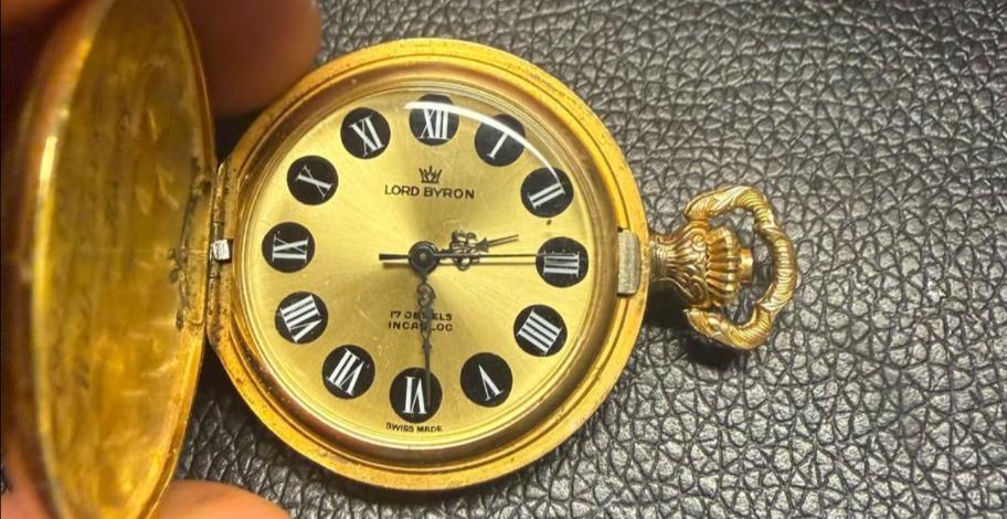 Watch batteries and link removal