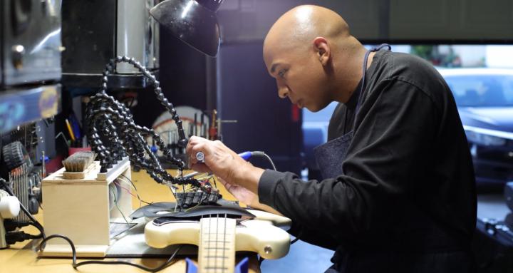 AMPED UP GUITAR TECHS