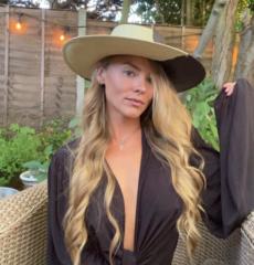 Leigh Byron