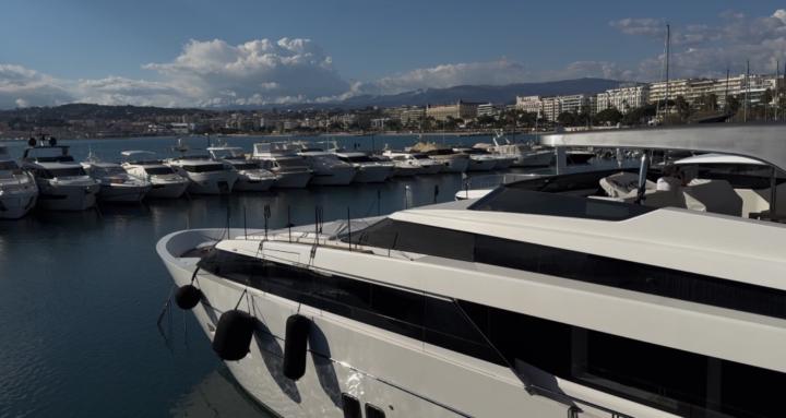 Yacht elite academy Stewardess