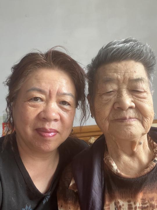 老妈答应读圣经了💪