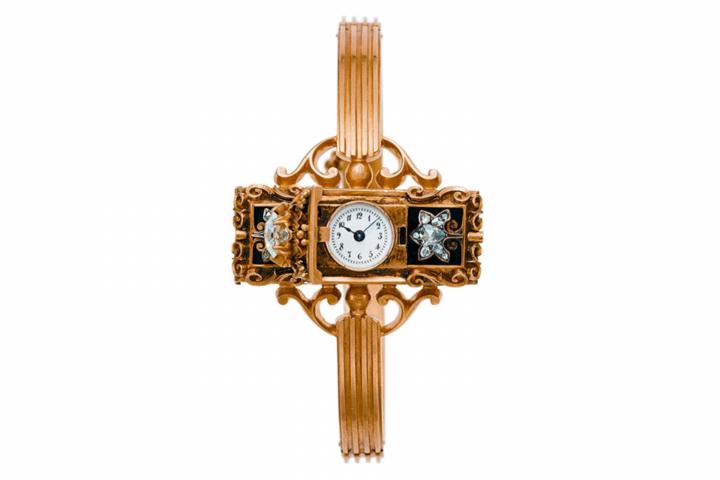 The Genesis of the Wristwatch: from Queens to Soldiers