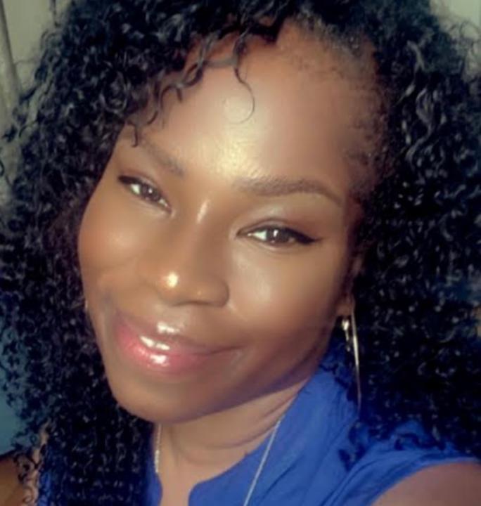 Debra Mckenzie