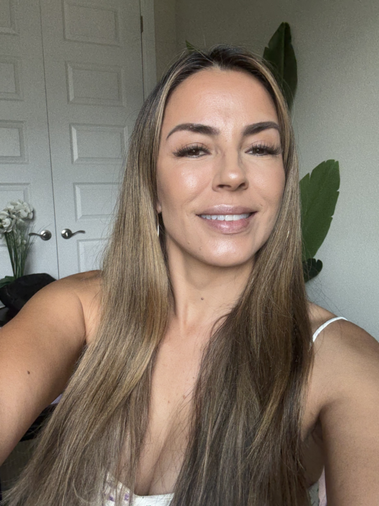 HOLA I AM ANGIE FOSTER