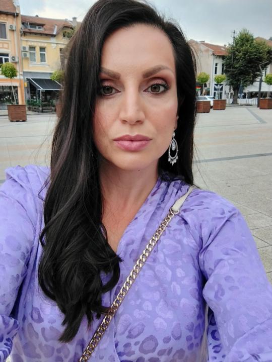 Iva Dinova