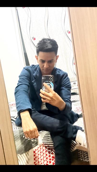 Junior Sebastian Mora troncos