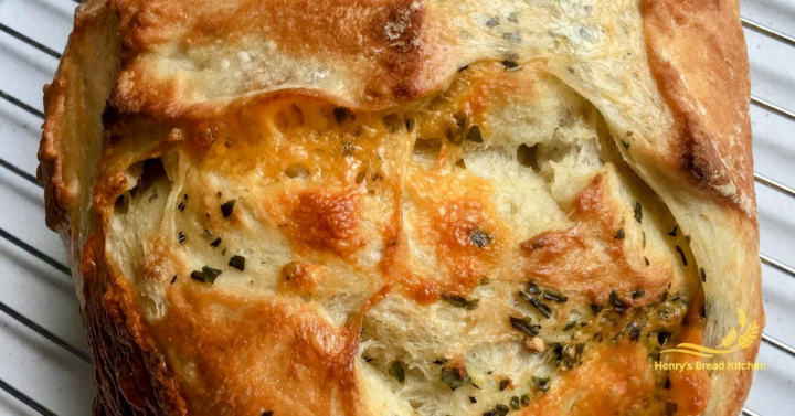 🧄🌿 Recipe Drop: Rosemary Garlic Parmesan Loaf