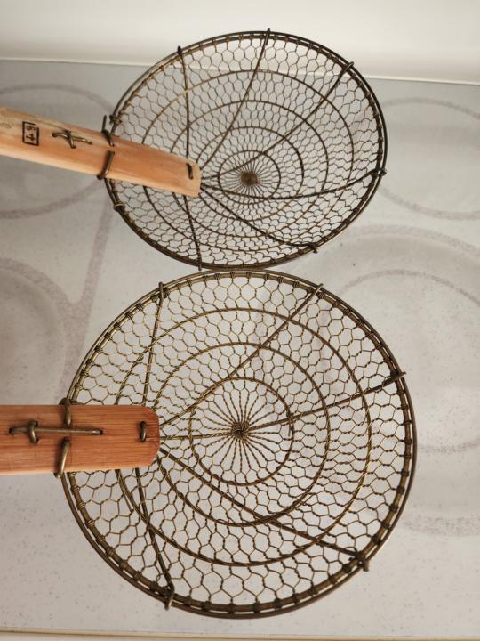 Chinese strainer with handles