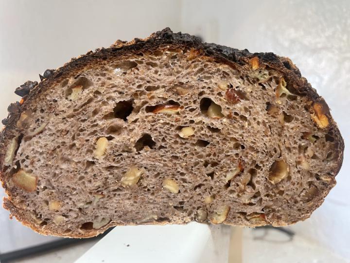 Pain aux noix et aux jujubes