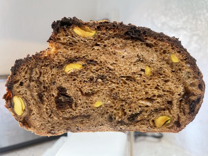 Pain aux pistaches et aux pruneaux