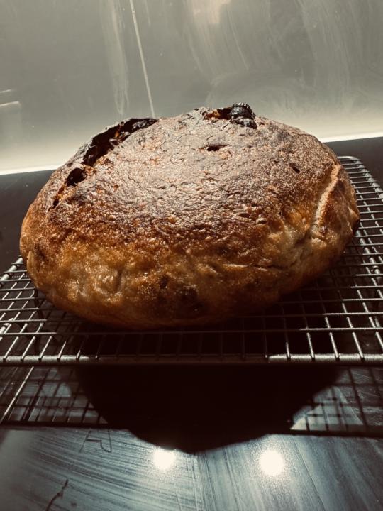 This my sourdough Roasted Walnuts and Sunmuscats and Cranberries swirl loaf that i taken 100 grams from my Tangzhong was left with 150 grams of Tangzhong so just made up the extra hydration for my Tangzhong cinnamon buns.. 