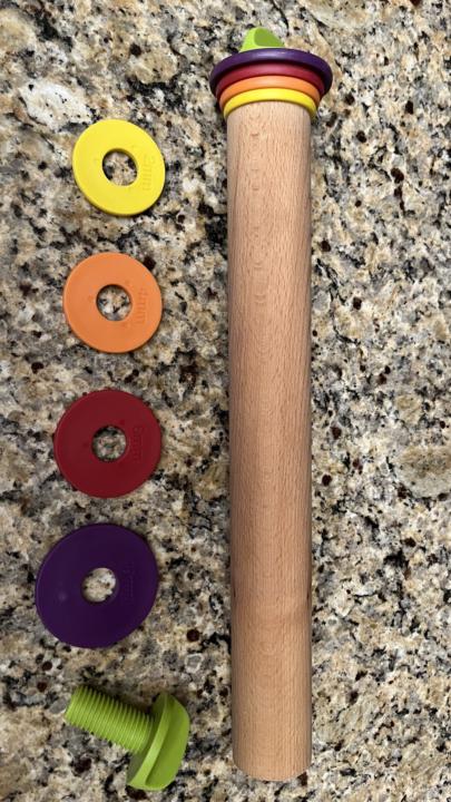 Rolling pin with thickness guides