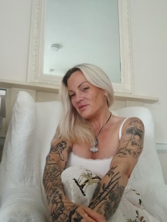 Ela Costello