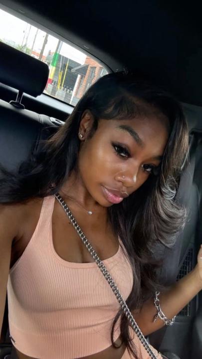 Gloria James