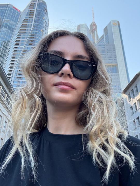 Esra Tezcan
