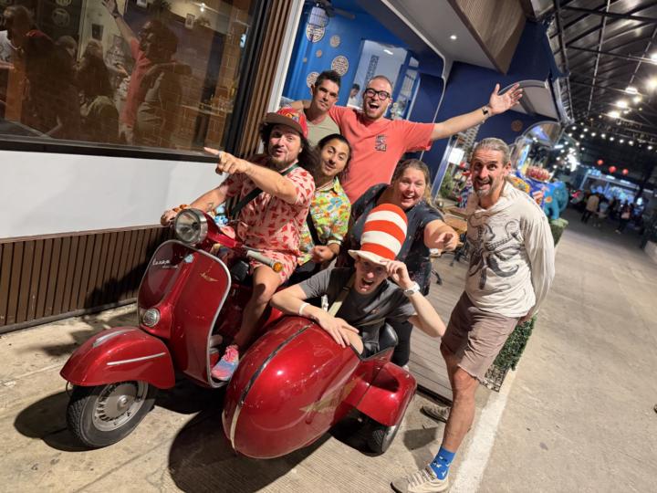 🌼 Merry Christmas ya dirty animal 🦒