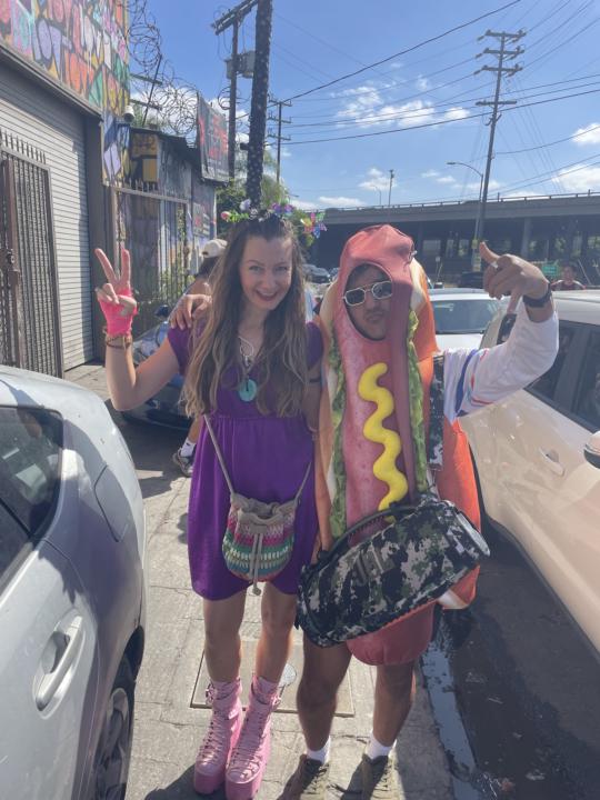 Yo who is the hot dog?!