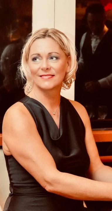 Claudia De Fenoyl