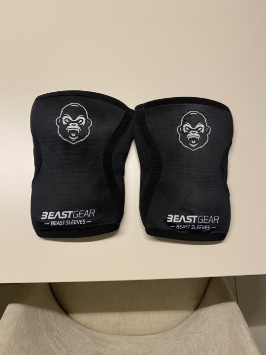 Knees sleeve give away