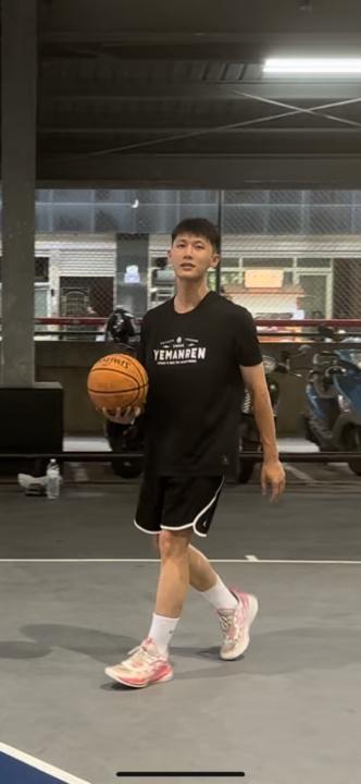 Huang ChunWei