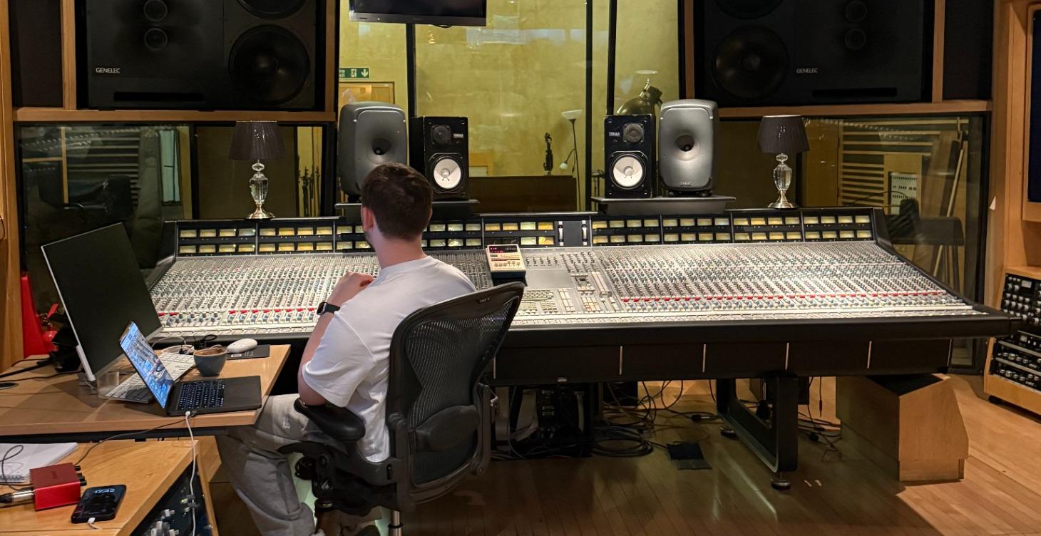 MixedByRosé - Behind the Records